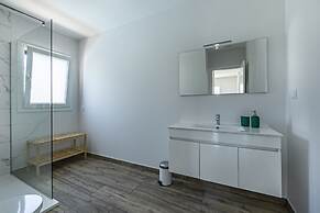 Captivating 4-bed House in Cadaval District-lisbon