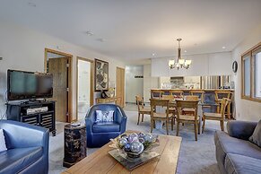 Newly Remodeled Spacious 1 Bedroom 1 Condo by RedAwning