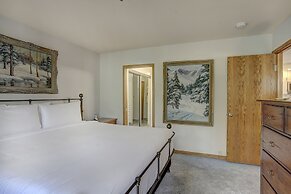 Newly Remodeled Spacious 1 Bedroom 1 Condo by RedAwning