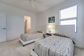 5 Bed 5 Bath Vacation Home In Golf Community! 5 Bedroom Home by Redawn