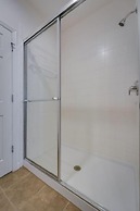 5 Bed 5 Bath Vacation Home In Golf Community! 5 Bedroom Home by Redawn