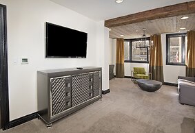 26 Avondale Lane. 3 Bedroom Condo by RedAwning