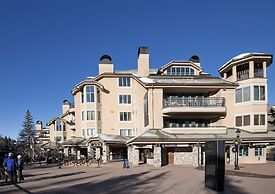 26 Avondale Lane. 3 Bedroom Condo by RedAwning