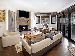 26 Avondale Lane. 3 Bedroom Condo by RedAwning