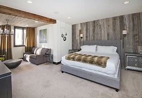 26 Avondale Lane. 3 Bedroom Condo by RedAwning