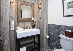 26 Avondale Lane. 3 Bedroom Condo by RedAwning