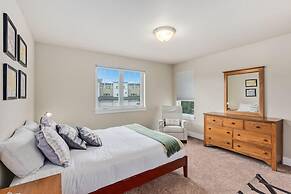 Exceptional Solar Powered Home near Old Town!