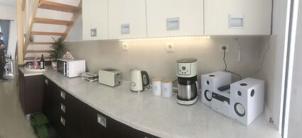 Casa Fiore - 2 Bed House 10 Mins Walk to Centre