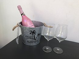 Casa Fiore - 2 Bed House 10 Mins Walk to Centre