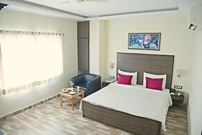 Spring Sky Mughalsarai by ShriGo Hotels