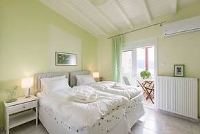 Beautiful and Modern Apartment in Neos Marmaras