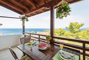 Beautiful and Modern Apartment in Neos Marmaras