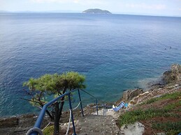 Beautiful and Modern Apartment in Neos Marmaras