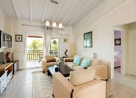 Beautiful and Modern Apartment in Neos Marmaras