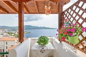 Beautiful and Modern Apartment in Neos Marmaras