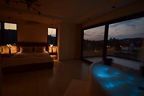 Luxury 4-bed Villa With Private Pool and Jacuzzi