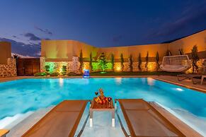 Luxury 4-bed Villa With Private Pool and Jacuzzi