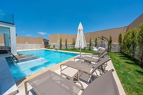 Luxury 4-bed Villa With Private Pool and Jacuzzi