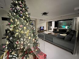 Luxury 4-bed Villa With Private Pool and Jacuzzi