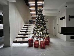 Luxury 4-bed Villa With Private Pool and Jacuzzi