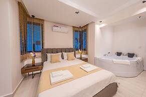 Luxury 4-bed Villa With Private Pool and Jacuzzi