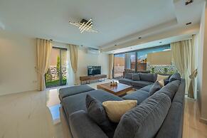 Luxury 4-bed Villa With Private Pool and Jacuzzi