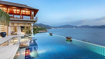 Villa Chelay - Luxury Waterfront Villa