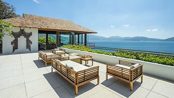 Villa Chelay - Luxury Waterfront Villa