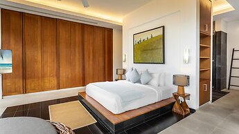 Villa Chelay - Luxury Waterfront Villa