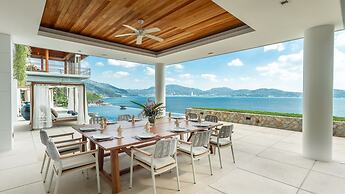 Villa Chelay - Luxury Waterfront Villa