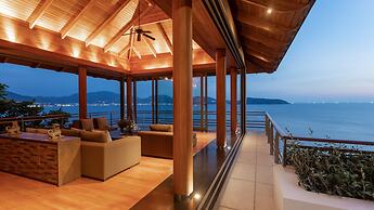 Villa Chelay - Luxury Waterfront Villa