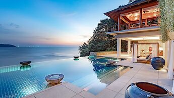 Villa Chelay - Luxury Waterfront Villa