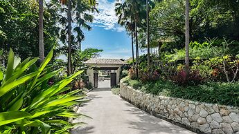 Villa Chelay - Luxury Waterfront Villa