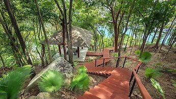 Villa Chelay - Luxury Waterfront Villa