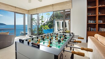 Villa Chelay - Luxury Waterfront Villa