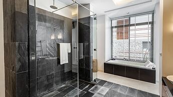 Villa Chelay - Luxury Waterfront Villa