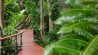 Villa Chelay - Luxury Waterfront Villa