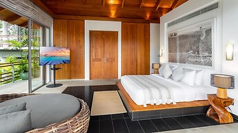 Villa Chelay - Luxury Waterfront Villa