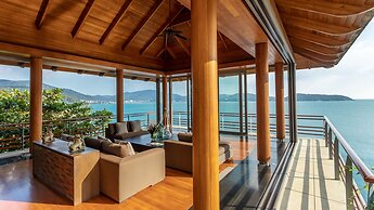 Villa Chelay - Luxury Waterfront Villa