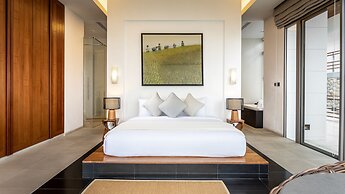 Villa Chelay - Luxury Waterfront Villa