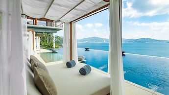 Villa Chelay - Luxury Waterfront Villa