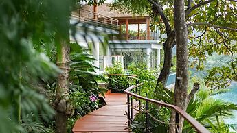 Villa Chelay - Luxury Waterfront Villa