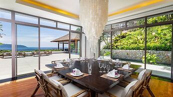 Villa Chelay - Luxury Waterfront Villa