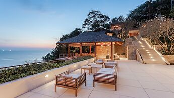 Villa Chelay - Luxury Waterfront Villa