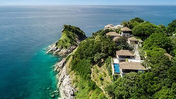 Villa Chelay - Luxury Waterfront Villa