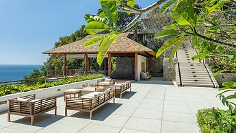 Villa Chelay - Luxury Waterfront Villa