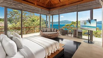 Villa Chelay - Luxury Waterfront Villa