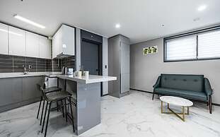 Song Jeong Hotel Blue Castle