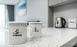 Song Jeong Hotel Blue Castle