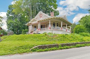 Spacious Victorian Home With Mountain Views And Lots Of Fun Extras!! 5